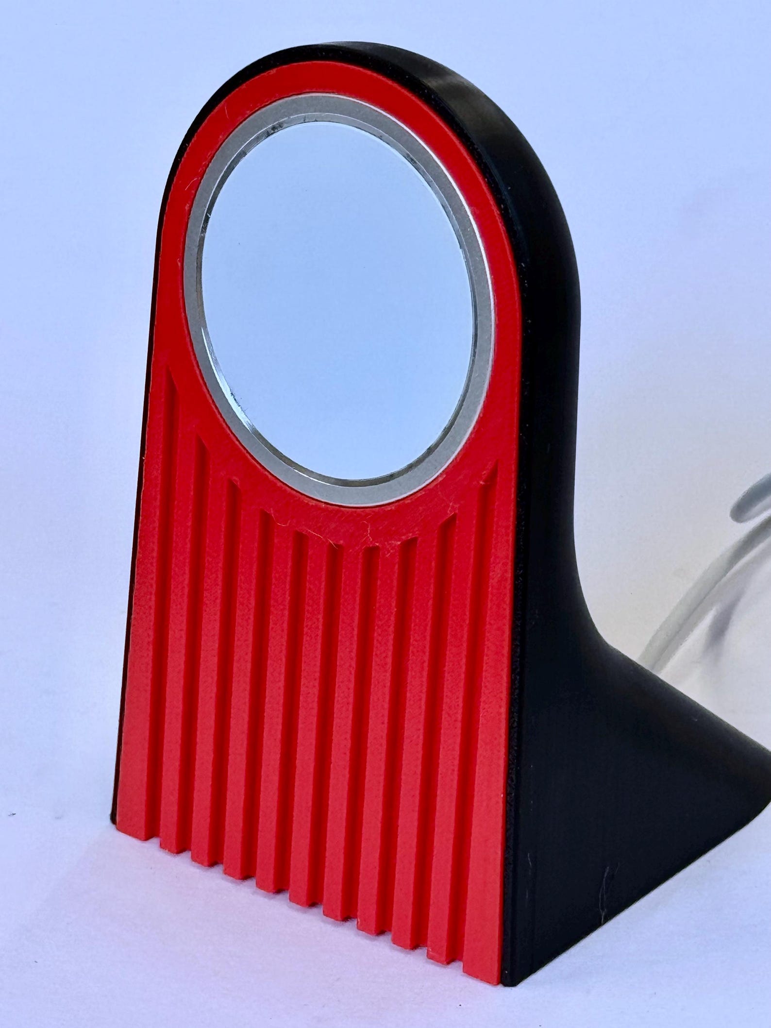 Iphone compatible magnetic charge dock