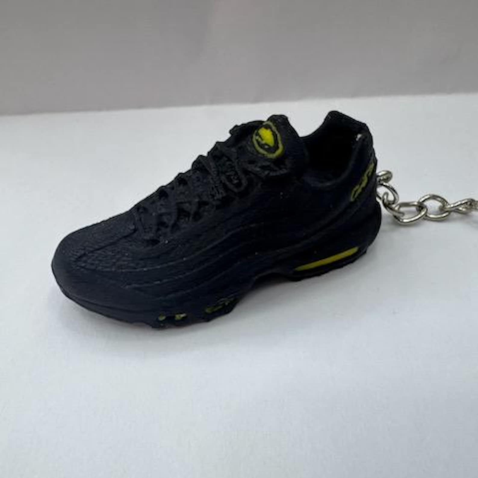 Tribute keyring of Nike air max special edition trainer