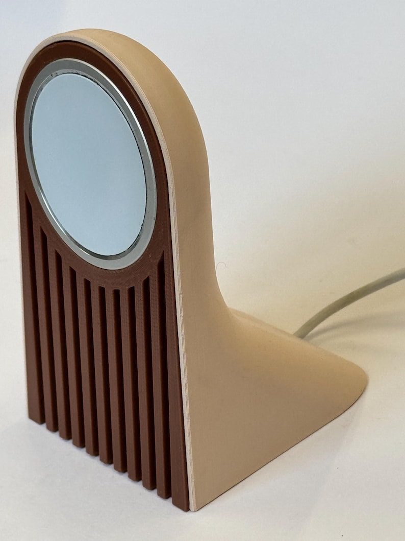 Iphone compatible magnetic charge dock