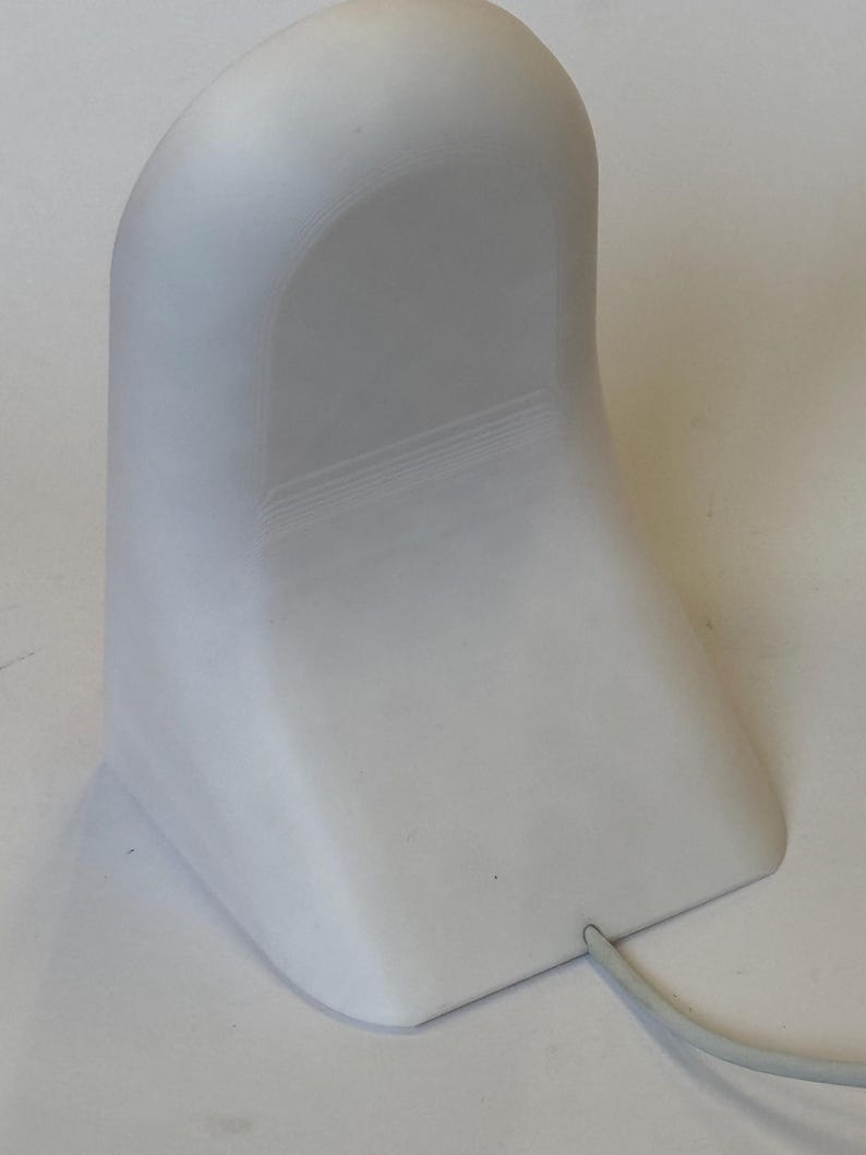 Iphone compatible magnetic charge dock