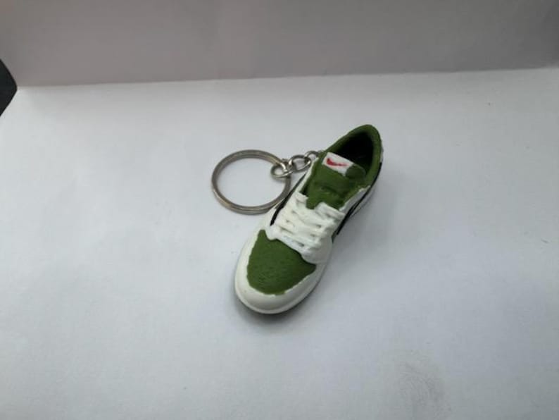 Tribute keyring to a Nike air Travis special edition trainer